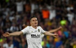 L'attaquant de Valence Kevin Gameiro buteur lors de la victoire 2-1 sur le FC Barcelone en Coupe du Roi à Séville le 25 mai 2019