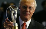 Franz Beckenbauer distingué aux prix Laureus lors de la cér"émonie organisée à Barcelone, le 2 avril 2007 