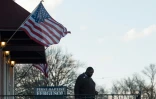 Un homme après avoir voté à la primaire à Ferguson (Missouri), le 15 mars 2016
