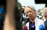 La ministre de l'Education Elisabeth Borne s'adresse à la presse à son arrivée à Nogent, en Haute-Marne, où une surveillante est décédée après avoir été poignardée par un élève, le 10 juin 2025