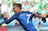 L'attaquant de l'équipe de France Antoine Griezmann inscrit un doublé lors de l'Euro face à l'Eire au Parc OL, le 26 juin 2016