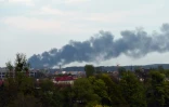 Une fumée noire est visible après une frappe russe à Lviv, ouest de l'Ukraine, le 3 mai 2022

