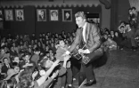 Johnny Hallyday le 13 décembre 1962 à l'Olympia à Paris