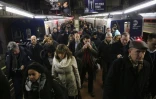 Des passagers arrivent en gare de Grand Central, à New York