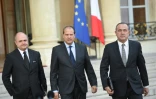 Jean-Christophe Cambadelis entre  Bruno Le Roux et Didier Guillaume le 15 novembre 2015 à l'Elysée à Paris