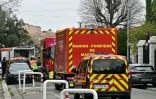Des véhicules des marins-pompiers de Marseille sont stationnés devant le consulat général de Russie à Marseille le 24 février 2025