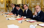 François Hollande entre Manuel Valls et Bernard Cazeneuve le 27 juillet 2016 à l'Elysée à Paris