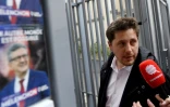 Le secrétaire national d'EELV Julien Bayou à son arrivée au siège de LFI à Paris le 2 mai 2022