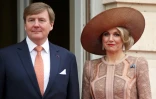 Le roi Willem-Alexander et son épouse la reine Maxima des Pays-Bas à Paris, le 10 mars 2016, dans le cadre de leur visite officielle de deux jours en France