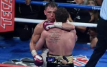 Accolade entre Gennady Golovkin et Canelo Alvarez Ă l'issue de leur combat chez les MoyensĂ Las Vegas, le 15 septembre 2018
