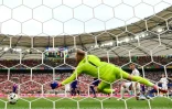 Le gardien hongrois Peter Gulacsi battu par le tir de Gündogan, qui a donné mercredi à l'Allemagne son 2e but et sa qualification pour les 8es de finale de l'Euro-2024.