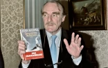 Jean Raspail, le 2 décembre 1986, alors qu'il vient de recevoir le prix Chateaubriand pour son livre "Qui se souvient des Hommes..."