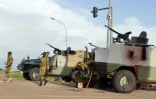 Des troupes positionnées le 17 septembre 2015 à l'extérieur du palais présidentiel à Ouagadougou
