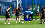 Séance d'entraînement sous le soleil d'Edinson Cavani et l'Uruguay à Nijni Novgorod, le 27 juin 2018 