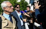 Les avocats de Frédéric Péchier, Jean-Yves Le Borgne (g) et Randall Schwerdorffer (d), font une déclaration à la presse, le 16 mai 2019 à Besançon