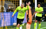 La joie de l'attaquant norvégien de Dortmund, Erling Haaland, après avoir marqué à domicile le 5e but, et son 2e personnel, contre le Besiktas, lors de la 6e journée du groupe C de la Ligue des Champions, le 7 décembre 2021