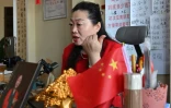 L'entremetteuse professionnelle Feng Yuping, utilise Douyin, la version chinoise de TikTok, pour promouvoir le mariage Lüliang, dans la province du Shanxi, dans le nord de la Chine, le 10 février 2025