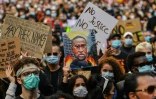 Des dizaines de milliers de personnes ont manifesté le 6 juin 2020 à Sydney, en Australie, en hommage au noir américain George Floyd, tué par un policier