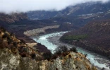 Le grand canyon du Yarlung Zangbo qui traverse la ville de Nyingchi, le 28 mars 2021 au Tibet