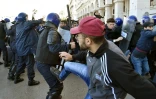 Heurts entre manifestants et forces de l'ordre lors d'un rassemblement contre un 5e mandat du président Abdelaziz Bouteflika, le 22 février 2019 à Alger
