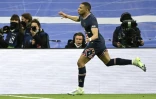 L'attaquant star du PSG Kylian Mbappé contre le Real Madrid au stade Santiago-Bernabeu, le 9 mars 2022 