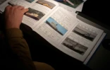 Un opérateur consulte un document référençant tous les bateaux à bord de l'Atlantique 2 en mission au-dessus de la mer Baltique le 16 juin 2022