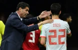 Isco avec son entraîneur Fernando Hierro lors du match contre l'Iran, le 20 juin 2018 à Kazan 
