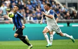 L'attaquant argentin de l'INter Milan Lautaro Martinez (à gauche) lors du match de Serie A contre la Lazio au stade San Siro, le 30 avril 2023