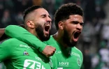 La joie du milieu de terrain algérien de Saint-Etienne, Ryad Boudebouz, après avoir ouvert le score contre Lens, lors de la 21e journée de Ligue 1, le 15 janvier 2022 au Stade Geoffroy-Guichard