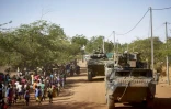 Des soldats français patrouillent dans le village de Gorom Gorom, dans le nord du Burkina Faso le 14 novembre 2019