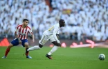Ferland Mendy prend le meilleur sur Angel Correa de l'Atletico, lors du derby de Madrid disputé au Santiago-Bernabeu, le 1er février 2020