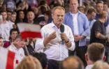 Donald Tusk, leader du principal parti d'opposition, la Coalition civique, s'exprime lors d'un rassemblement Ă Pruszkow, en Pologne, le 13 octobre 2023