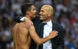 L'attaquant du Real Madrid Cristiano Ronaldo et son entraîneur Zinédine Zidane, après le succès en finale de la Ligue des champions, le 28 mai 2016 à San Siro