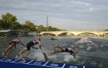 Epreuves de triathlon dans la Seine au centre de Paris lors des "test-events" le 18 août 2023