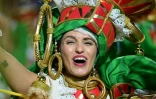 Une danseuse de l'école de samba de Mangueira, défile à la première nuit du carnaval de Rio, le 3 mars 2025