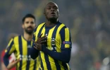 L'attaquant de Fernbahçe Moussa Sow (d) buteur face à Manchester United en Europa League, le 3 novembre 2016 à Istanbul 