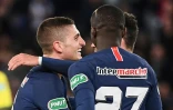 Marco Verratti (g), félicité par ses coéquipiers du PSG après avoir marqué un but contre Nantes en demi-finale de la Coupe de France, le 3 avril 2019 au Parc des Princes