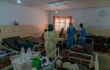 Des personnels soignants s'occupent de patients atteints du mpox à l'hôpital de Kavumu, au nord de Bukavu, dans l'est de la RDC, le 24 août 2024 