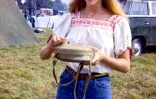 Annie Birch, aujourd'hui septuagénaire, au festival Woodstock en 1969, alors qu'elle était âgée de 20 ans