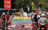 Le directeur du Tour de France Christian Prudhomme s'apprête à donner le départ de la 1re étape autour de Nice le 29 août 2020