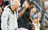 Gaël Monfils salue le public à sa sortie du court après avoir abandonné au 3e tour du Masters 1000 de Montréal le 11 août 2022 à Montréal