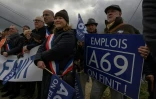 Des manifestants mobilisés à Castres dans le Tarn, le 8 mars 2025, pour la poursuite du chantier de l'A69 suspendu par la justice