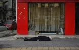 Un homme mort dans la rue à Wuhan, le 30 janvier 2020 en Chine