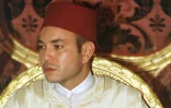 Le prince Sidi Mohammed reçoit les serments d'allégeance des responsables marocains lors de son intronisation en tant que roi Mohammed VI au palais royal de Rabat, le 23 juillet 1999