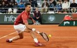 Le Serbe Novak Djokovic lors de son match de 2e tour contre l'Espagnol Roberto Carballes Baena, le 30 mai 2024 Ă Roland-Garros