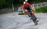 L'Italien Vincenzo Nibali négocie un virage lors de la 15e étape du Tour d'Italie vers Côme, le 26 mai 2019