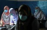Dans une salle de classe de l'école Noorania, dans la ville de Sharan, en Afghanistan, le 16 novembre 2021