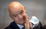 Le président de la Fédération internationale de football (FIFA), l'Italo-suisse Gianni Infantino, lors d'une pause pendant l'assemblée générale de la CAF, le 12 mars 2021 à Rabat