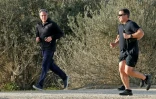 Le secrétaire d'Etat américain Antony Blinken (G) fait un footing le 28 mars 2022 à Sde Boker, dans le sud d'Israël, avant une rencontre avec les chefs de la diplomatie d'Israël et de quatre pays arabes