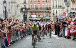 Le peloton de cyclistes effectue l'ascension de Montmartre lors des Jeux Olympiques de Paris 2024 à Paris, le 3 août 2024